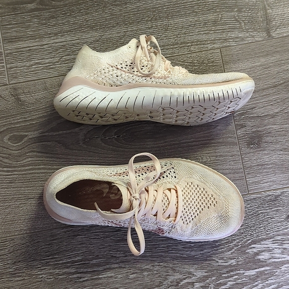 ✨RARE✨ Nike | Free Run Flyknit Runners 🏃‍♀️ - Picture 4 of 5